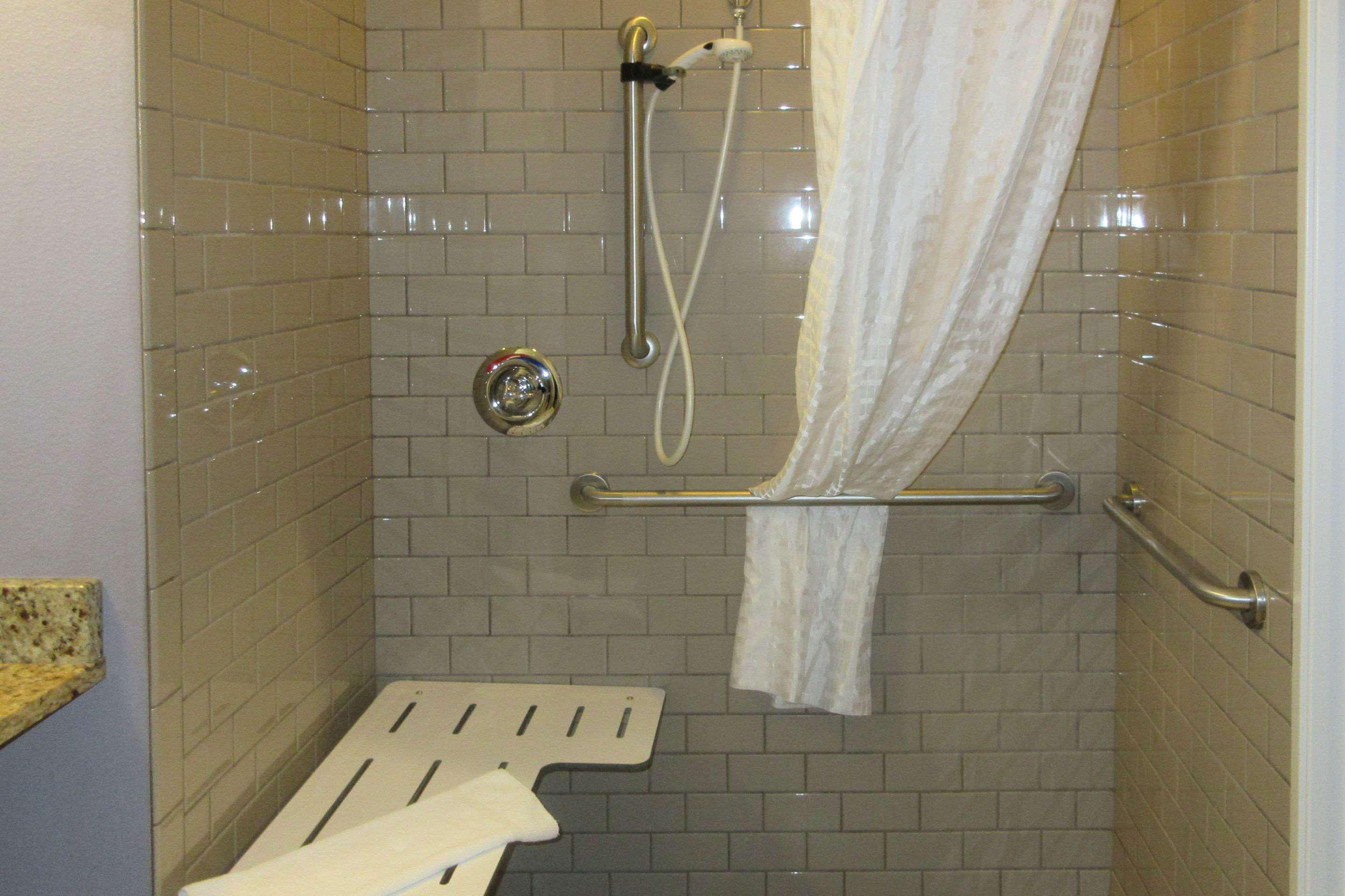 Quality Inn & Suites Caldwell I-77 מראה חיצוני תמונה