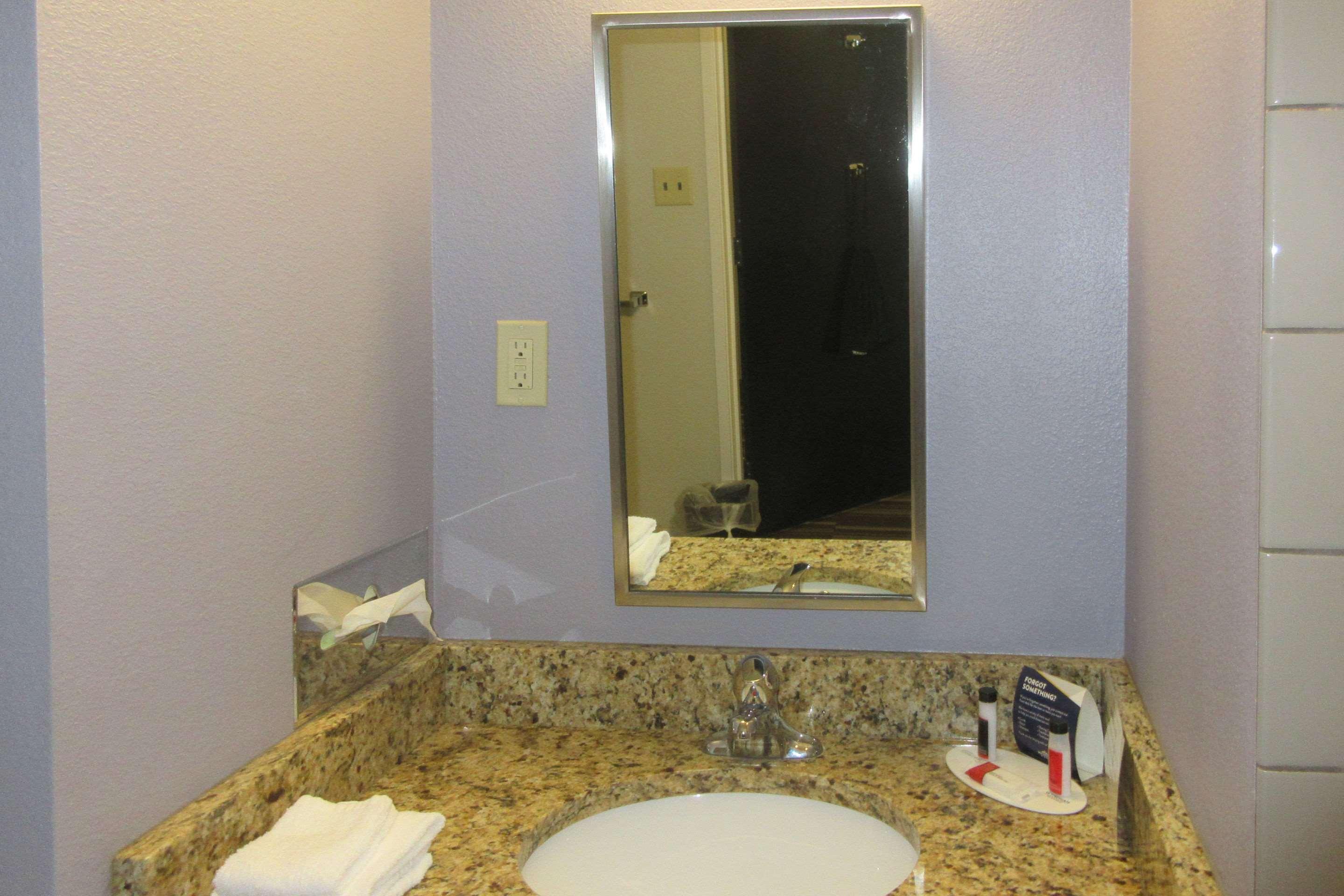 Quality Inn & Suites Caldwell I-77 מראה חיצוני תמונה