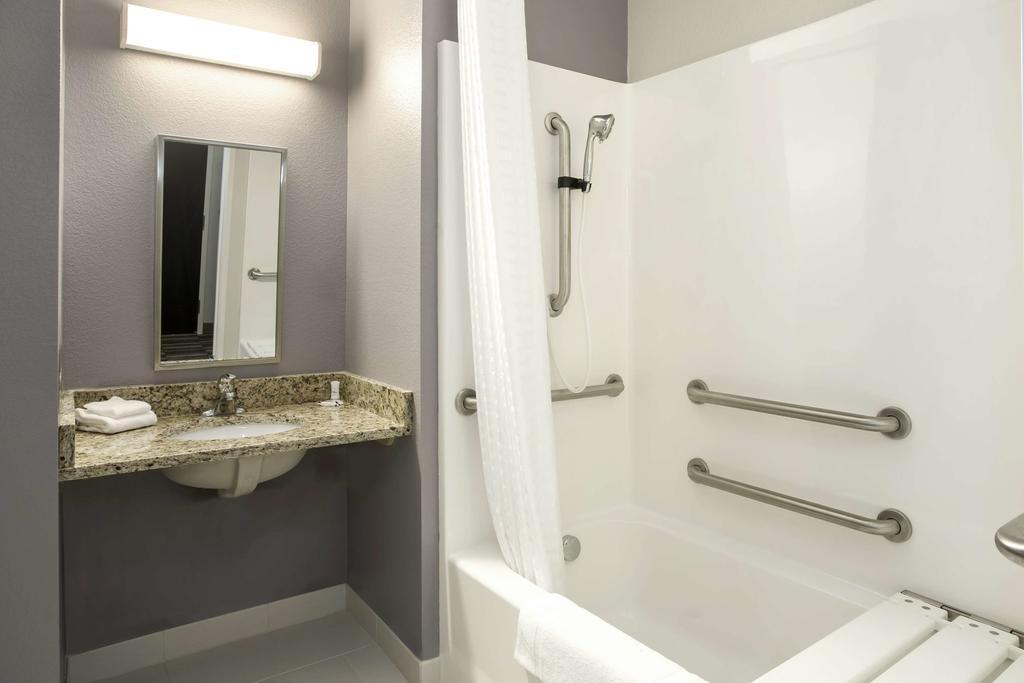 Quality Inn & Suites Caldwell I-77 מראה חיצוני תמונה