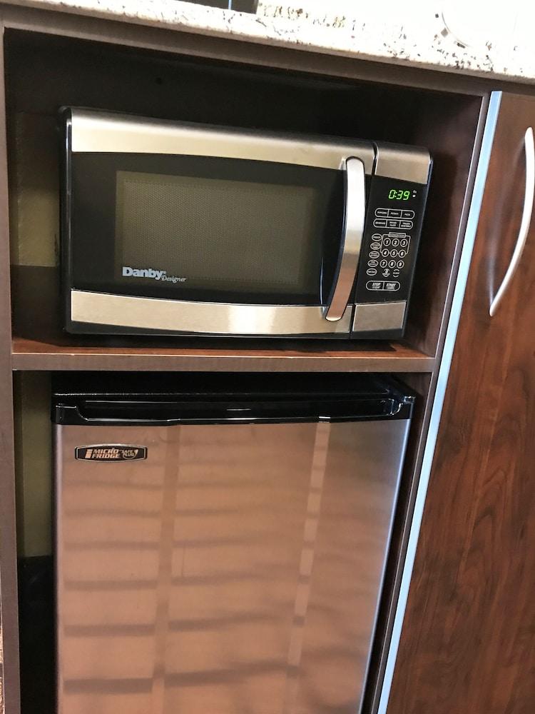 Quality Inn & Suites Caldwell I-77 מראה חיצוני תמונה